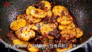 香喷喷的【孜然牛肉土豆片】的做法步骤：5