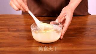 家有平底锅 就能做的美味甜品—芒果班戟的做法步骤：3