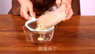 家有平底锅 就能做的美味甜品—芒果班戟的做法步骤：6