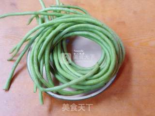 豆角炒肉的做法步骤：1