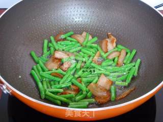 豆角炒肉的做法步骤：7