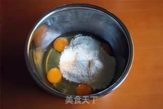 香蕉牛奶蒸蛋糕的做法步骤：2