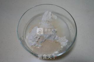 中种四股辫大面包的做法步骤：1