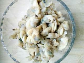家常槐花韭菜水煎包的做法步骤：3
