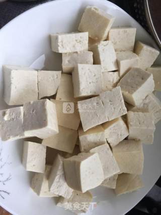 鸡胸肉炒豆腐的做法步骤：1