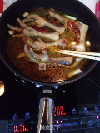 蜜汁蒜蓉辣酱烧鸡爪的做法步骤：5