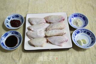 酱香锡纸鸡翅的做法步骤：1