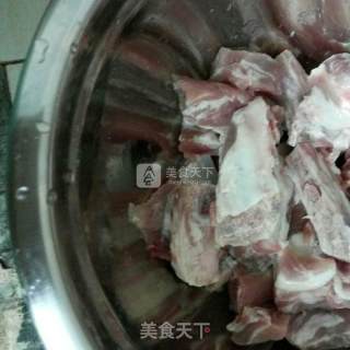 三杯排骨的做法步骤：1