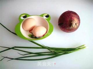 洋葱炒鸡蛋的做法步骤：1