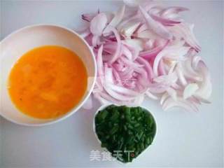 洋葱炒鸡蛋的做法步骤：3