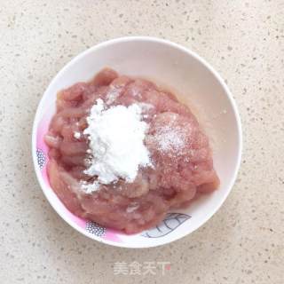 青椒炒肉丝的做法步骤：2