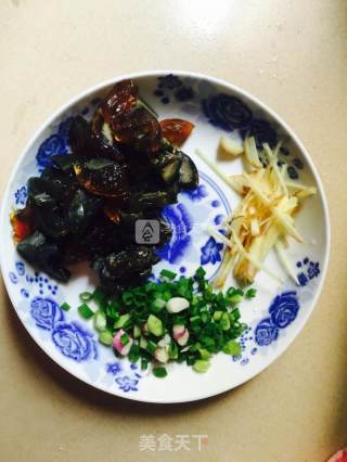 皮蛋瘦肉粥的做法步骤：3