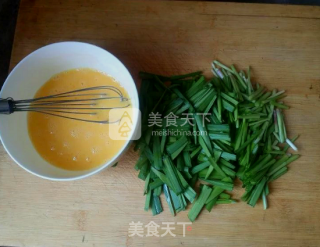 韭菜炒鸡蛋的做法步骤：2