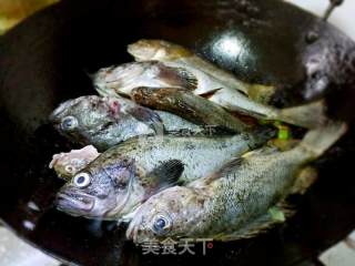 清炖黑鱼的做法步骤：3