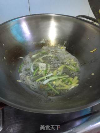 螃蟹炒面的做法步骤：5