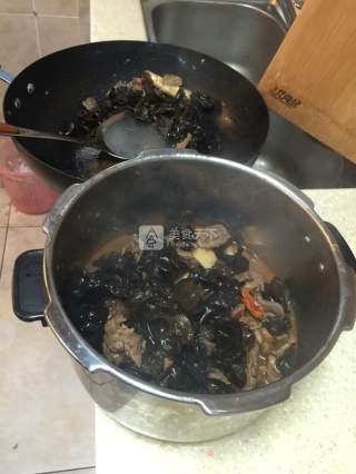 木耳烧牛腱子牛的做法步骤：6