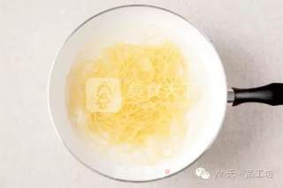 大蒜蘑菇橄榄油意面的做法步骤：2