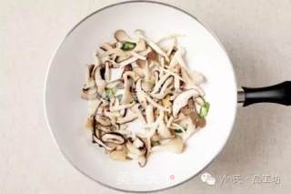 大蒜蘑菇橄榄油意面的做法步骤：6