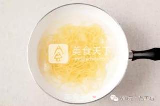 辣虾仁番茄意面的做法步骤：3