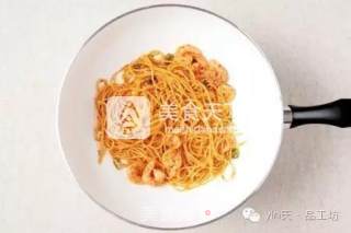 辣虾仁番茄意面的做法步骤：6