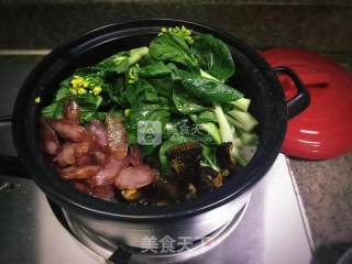 超简单广式腊肠煲仔饭的做法步骤：1