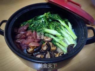 超简单广式腊肠煲仔饭的做法步骤：2
