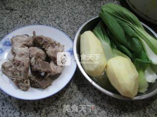 青菜土豆龙骨汤的做法步骤：1