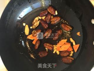 椒盐蚕蛹的做法步骤：7