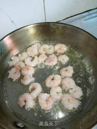 虾仁鸡蛋炒花菜的做法步骤：4