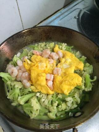 虾仁鸡蛋炒花菜的做法步骤：8