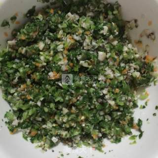 香菇青菜虾肉水饺的做法步骤：4