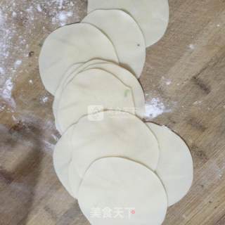 香菇青菜虾肉水饺的做法步骤：6