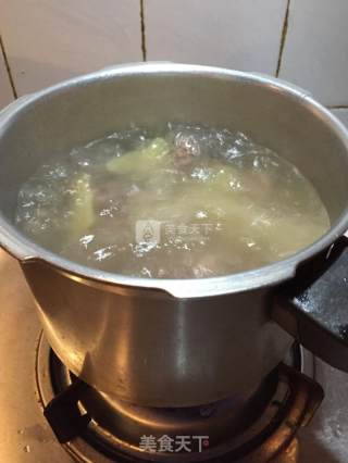 萝卜煲牛腩的做法步骤：2