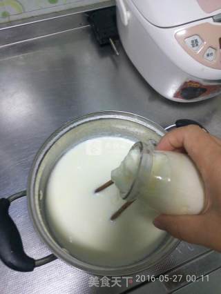 自制老酸奶（面包机版）的做法步骤：7