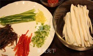 素鱼香肉丝的最新创新素心居静青山客做法的做法步骤：2