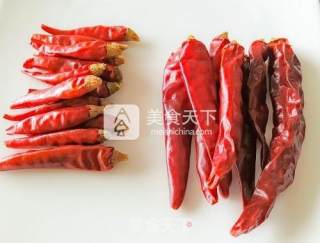 川式凉菜之魂——油辣子（独家秘制）的做法步骤：1