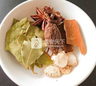 川式凉菜之魂——油辣子（独家秘制）的做法步骤：3