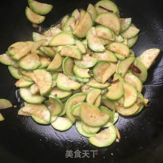 醋溜西葫芦的做法步骤：4