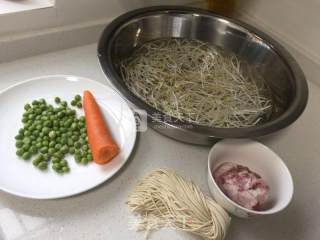 【豌豆肉末炒面】的做法步骤：1