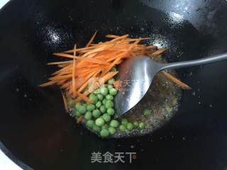 【豌豆肉末炒面】的做法步骤：8