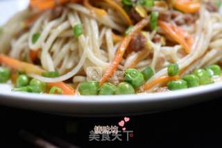 【豌豆肉末炒面】的做法步骤：13
