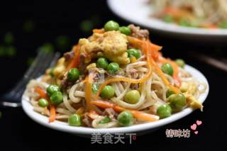 【豌豆肉末炒面】的做法步骤：15