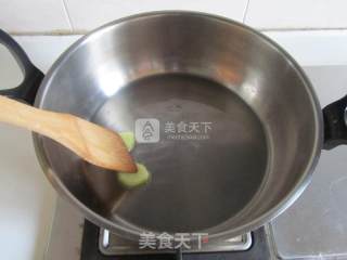 黄骨鱼焖豆米的做法步骤：2