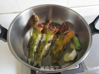 黄骨鱼焖豆米的做法步骤：3