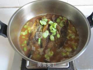 黄骨鱼焖豆米的做法步骤：7