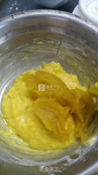电饭锅南瓜葡萄干戚风蛋糕的做法步骤：7