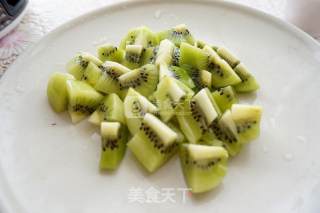 夏日鲜果饮的做法步骤：1
