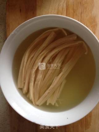 清蒸蒜蓉腐竹培根的做法步骤：1
