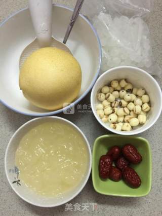红枣银耳雪梨莲子羹的做法步骤：1