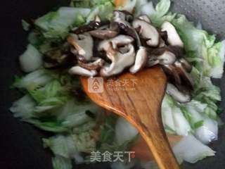 香菇炒白菜的做法步骤：6
